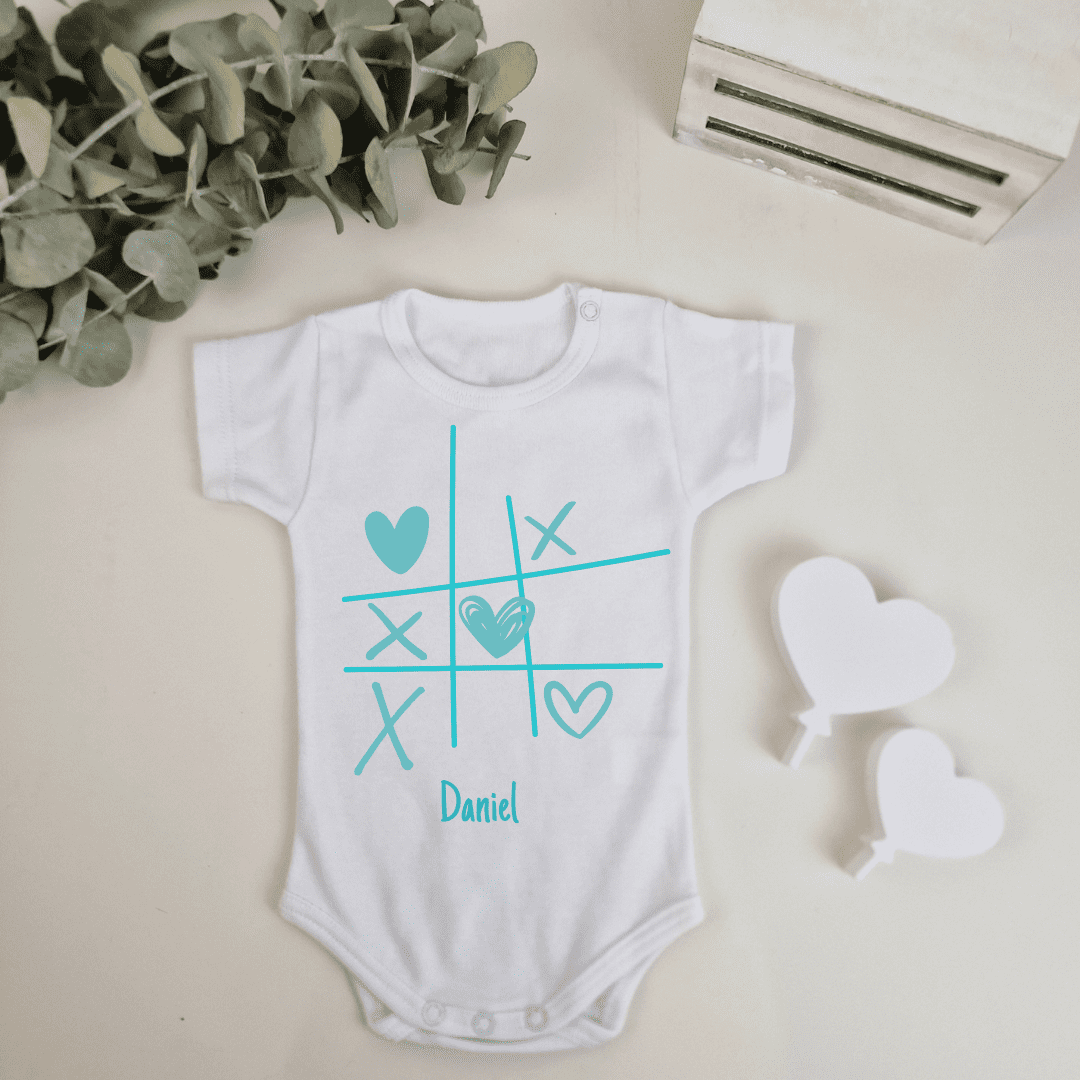 Body personalizado San Valentín - Tres en raya