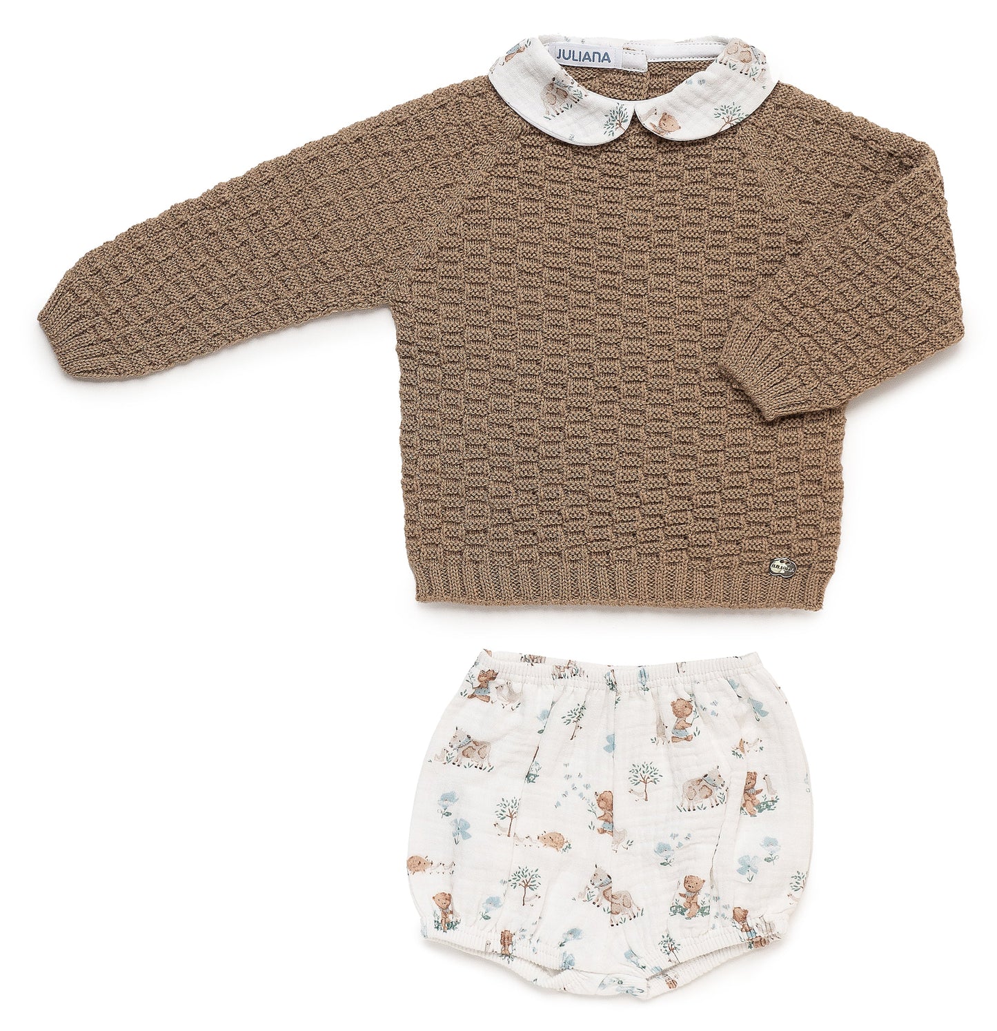 Conjunto tostado con pantalón corto de animalitos