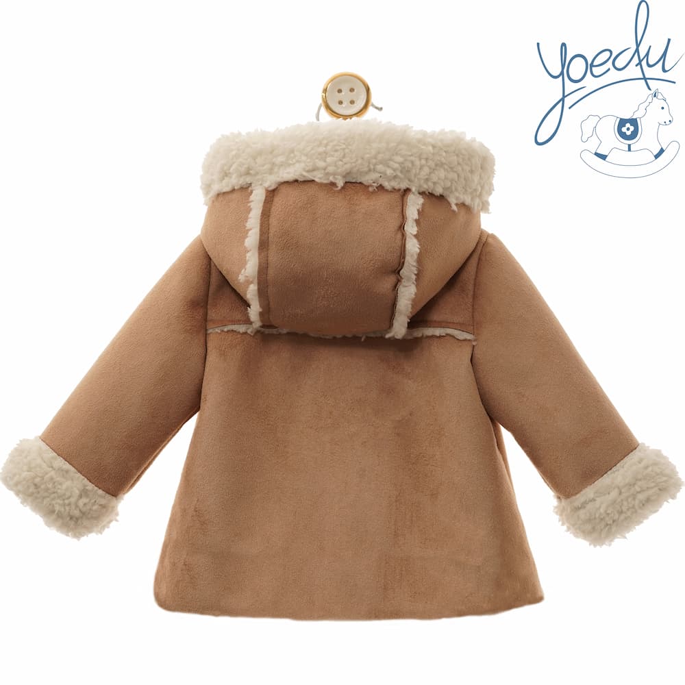 Abrigo de borreguito con capucha Doble faz - 4 botones