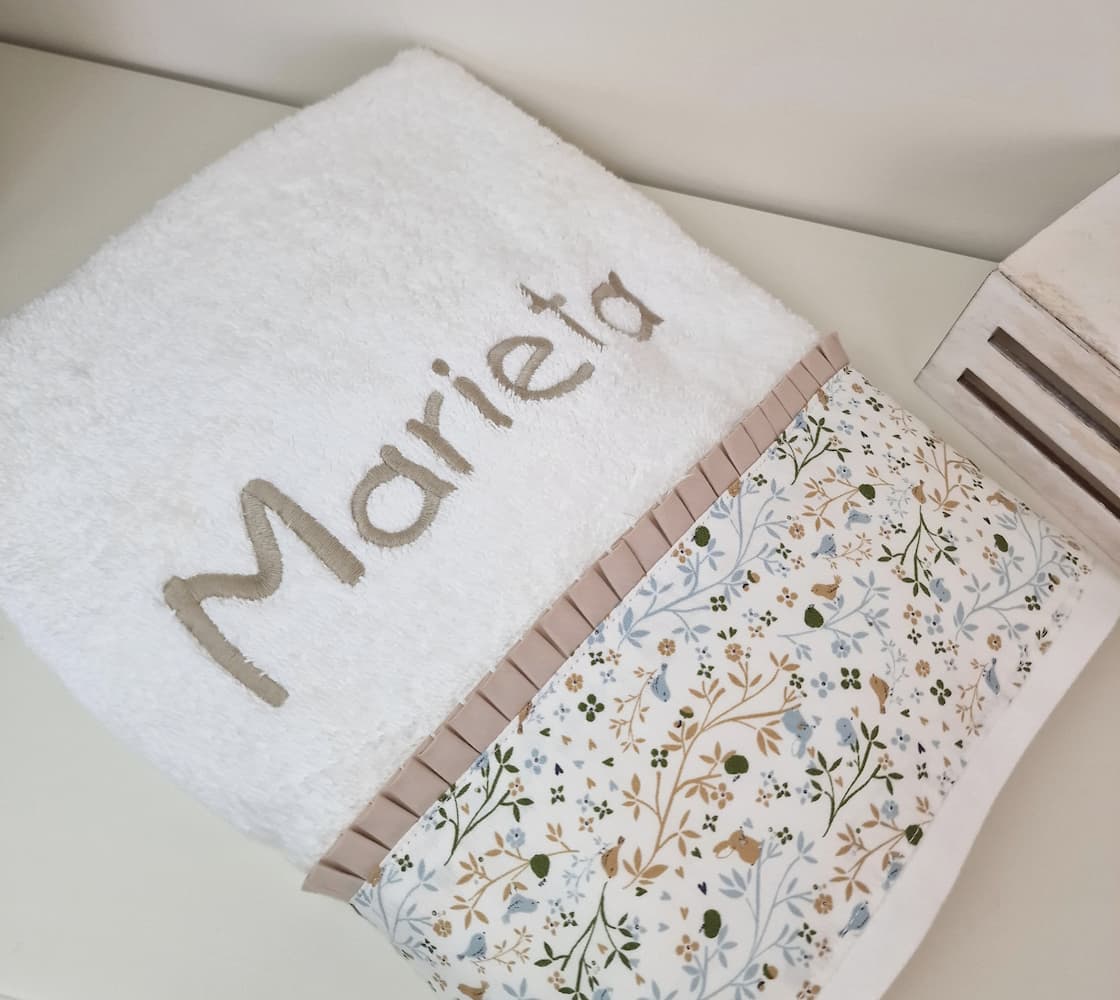 Toalla personalizada estampado pajaritos