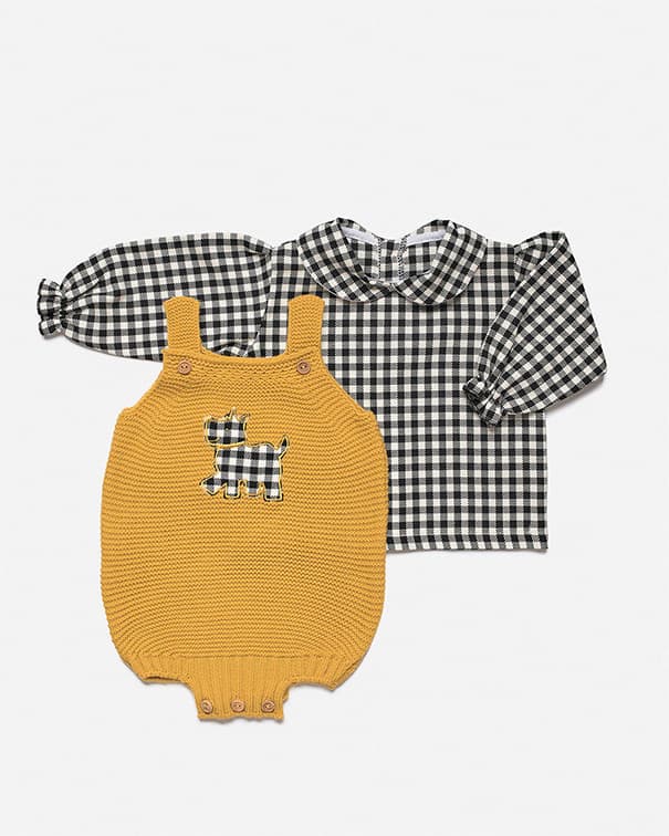 Peto de punto lin con perrito bordado y camisa de cuadros (no incluye gorro)
