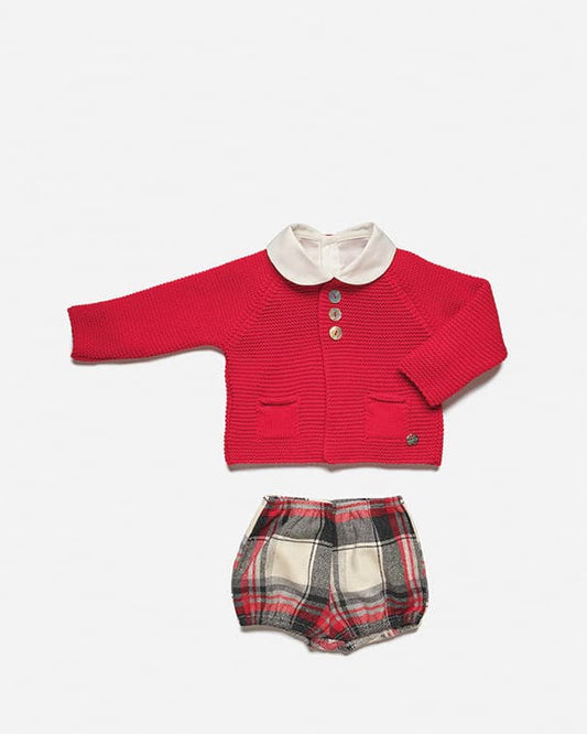 Conjunto con chaqueta de niño en rojo con bolsillos
