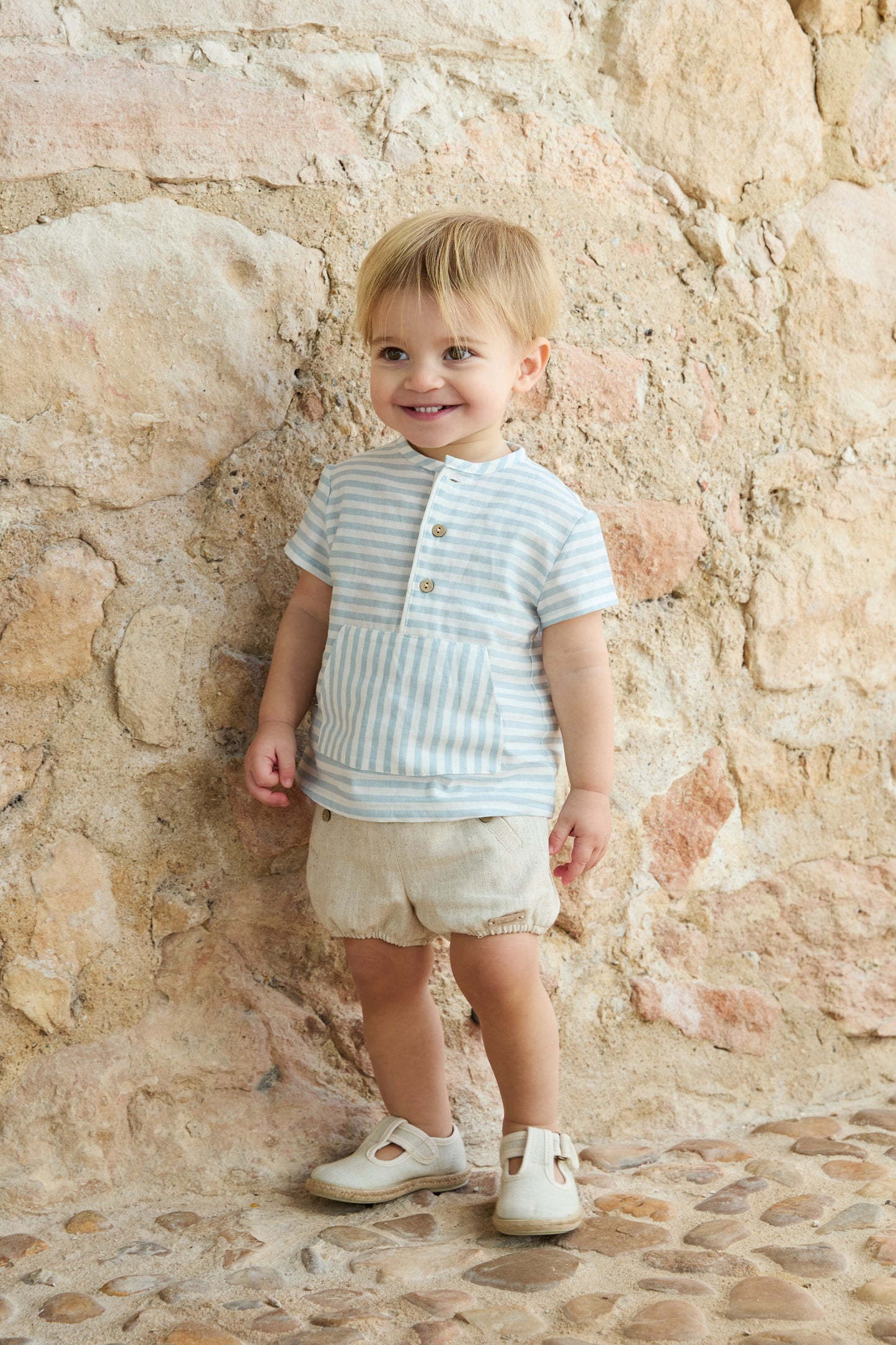 Conjunto de camisa de tela a rayas y pantalón bombacho Capri