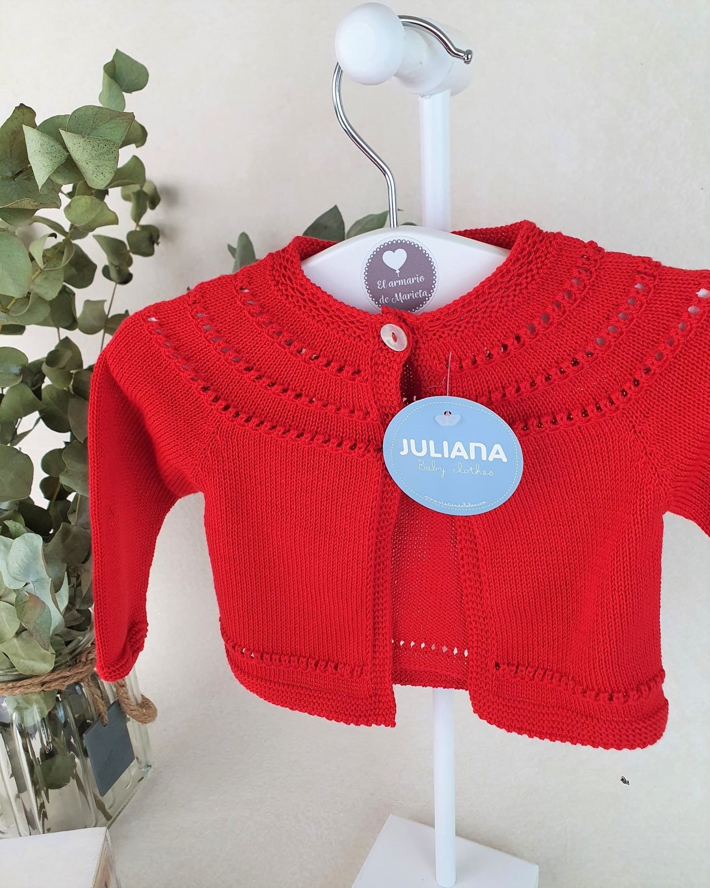 Chaqueta de hilo con calados bajo el cuello