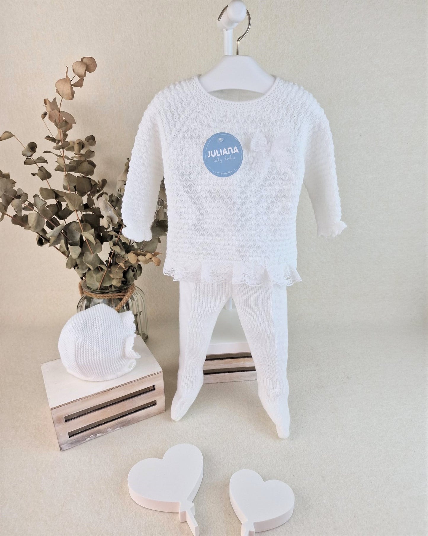 Conjunto con polaina y capota recogidas y puntilla