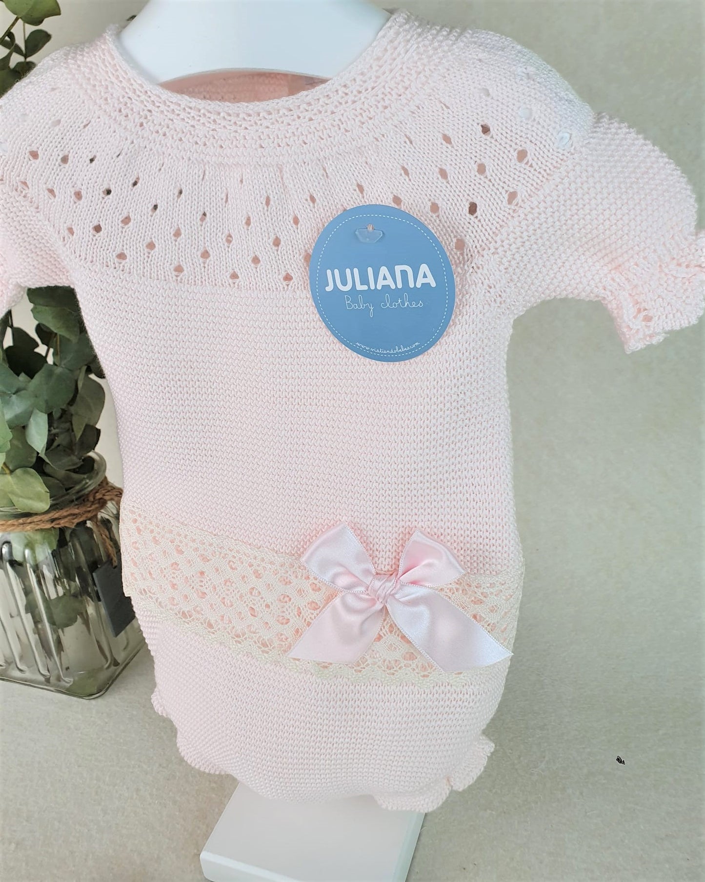 Conjunto con braguita de hilo y jersey con canesú y puntilla