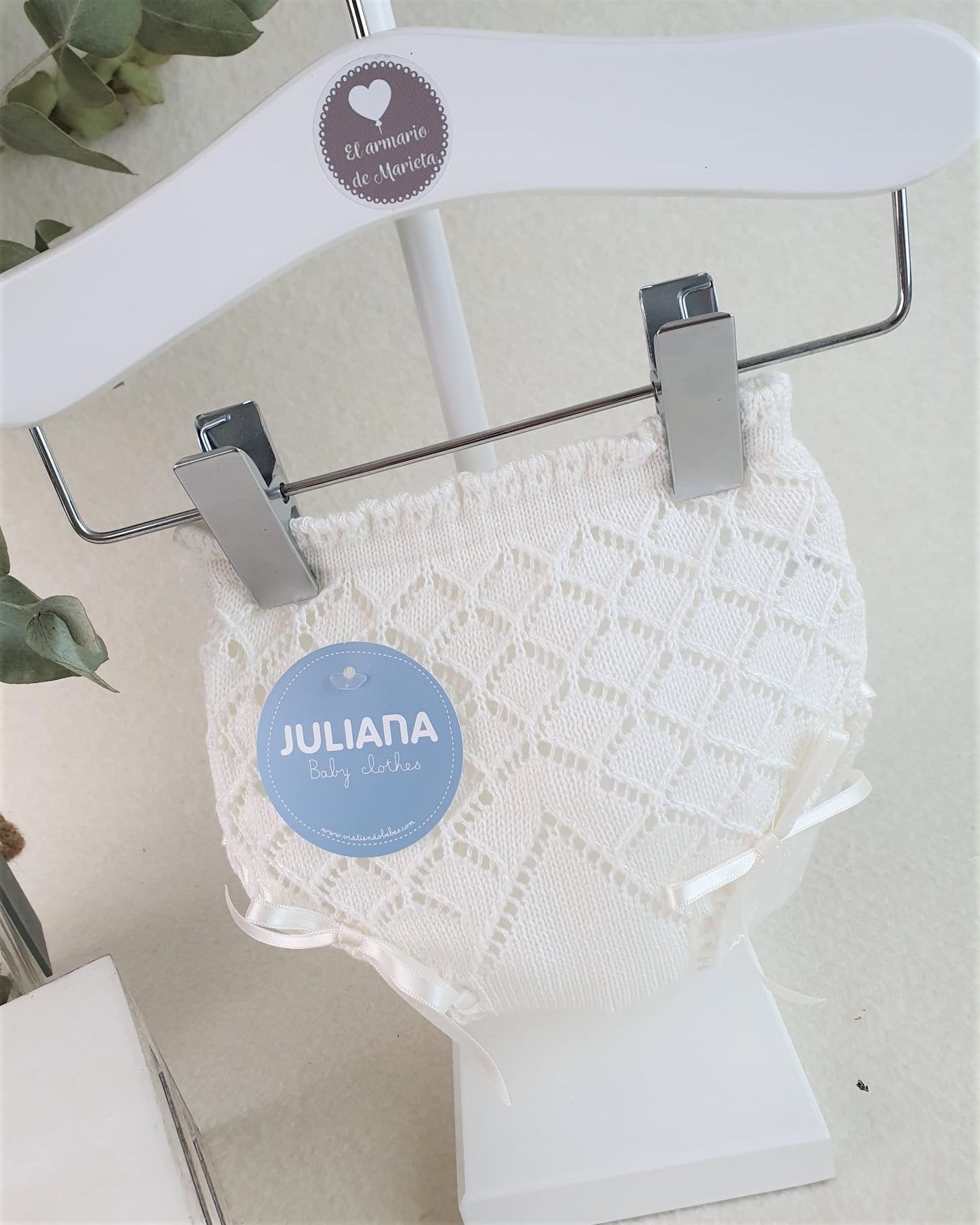 Braguita de hilo con calado en forma de rombos