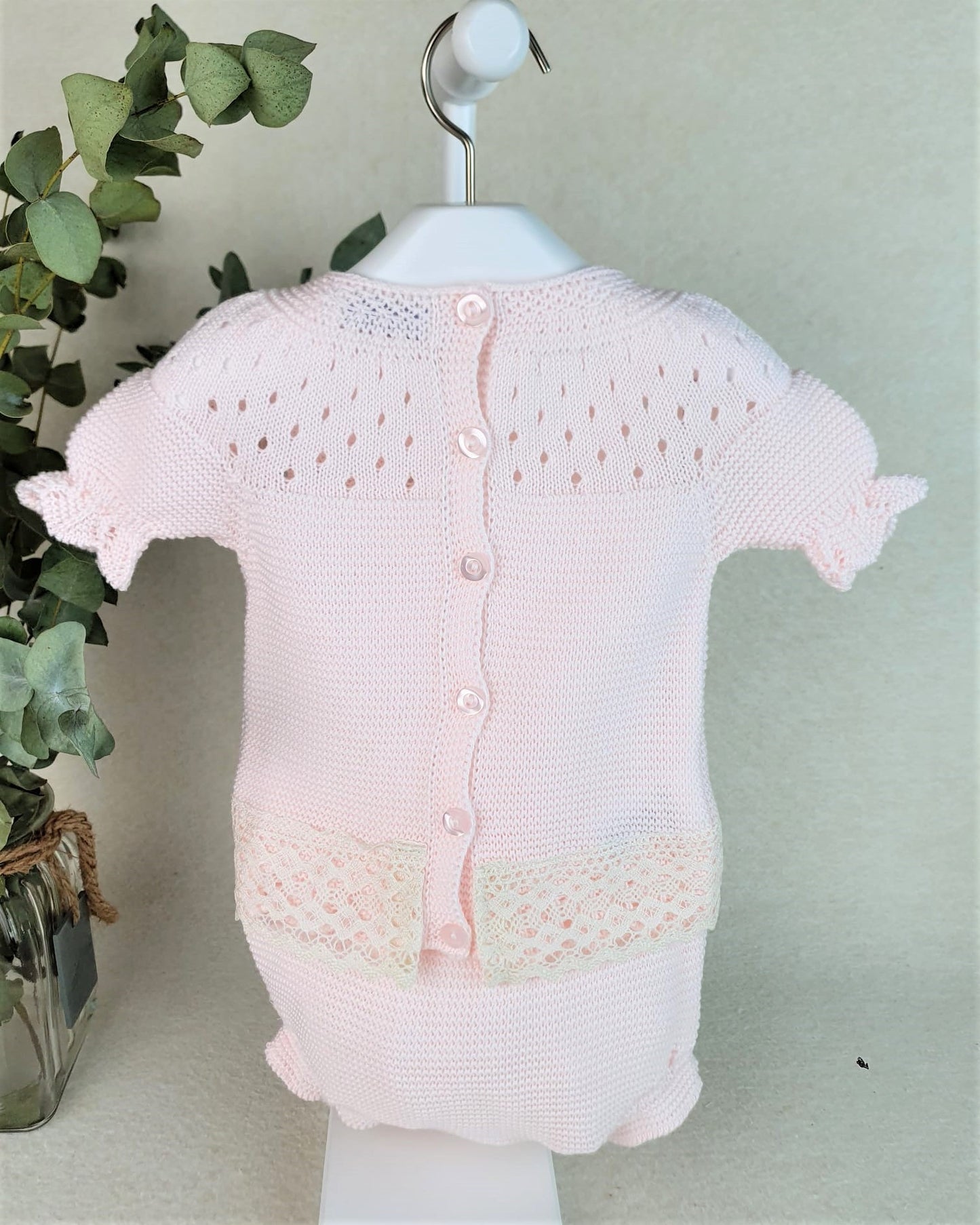 Conjunto con braguita de hilo y jersey con canesú y puntilla
