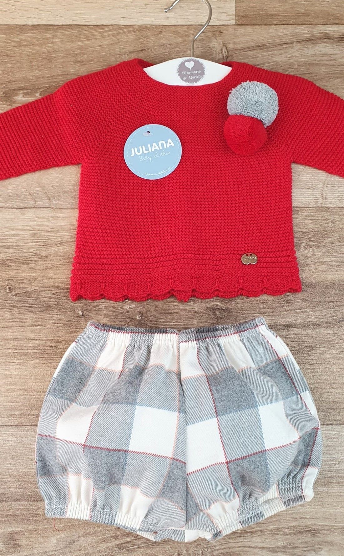 Conjunto jersey pompones y pantalón cuadros