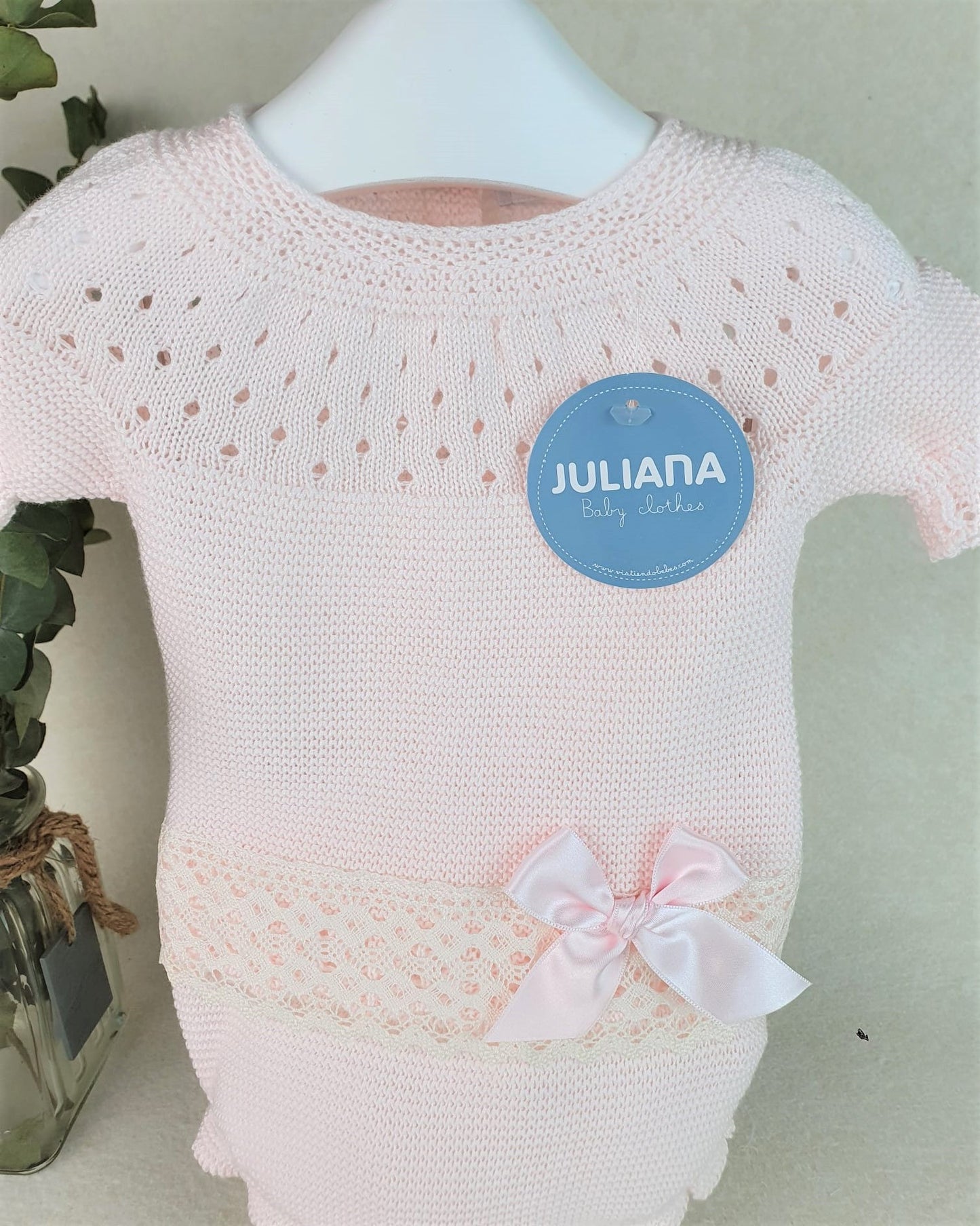 Conjunto con braguita de hilo y jersey con canesú y puntilla