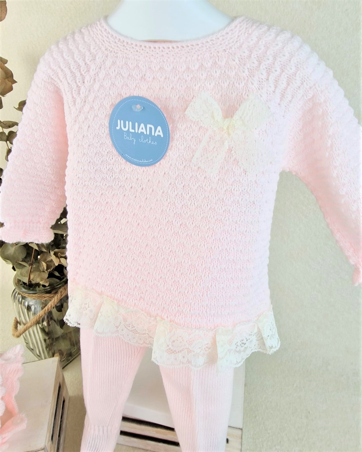 Conjunto con polaina y capota recogidas y puntilla