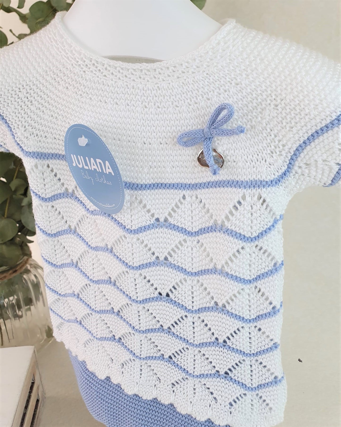 Conjunto con braguita de punto y jersey rayado y calado