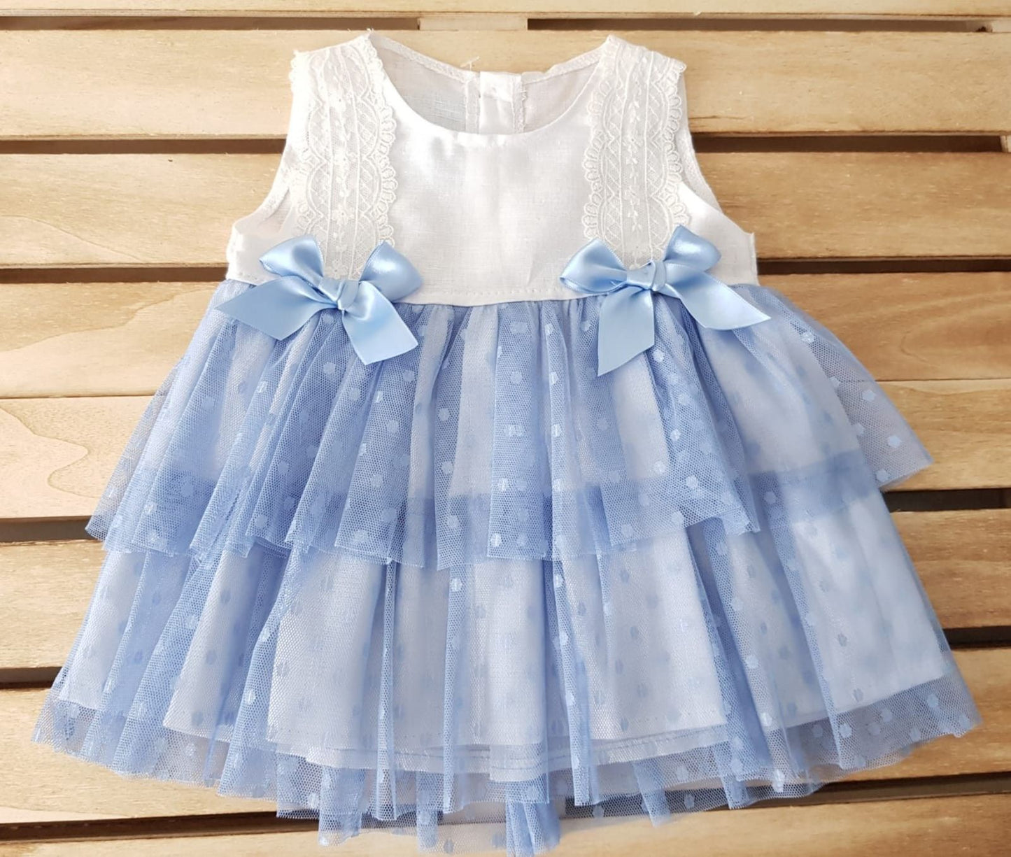Vestido con dos volantes de tul