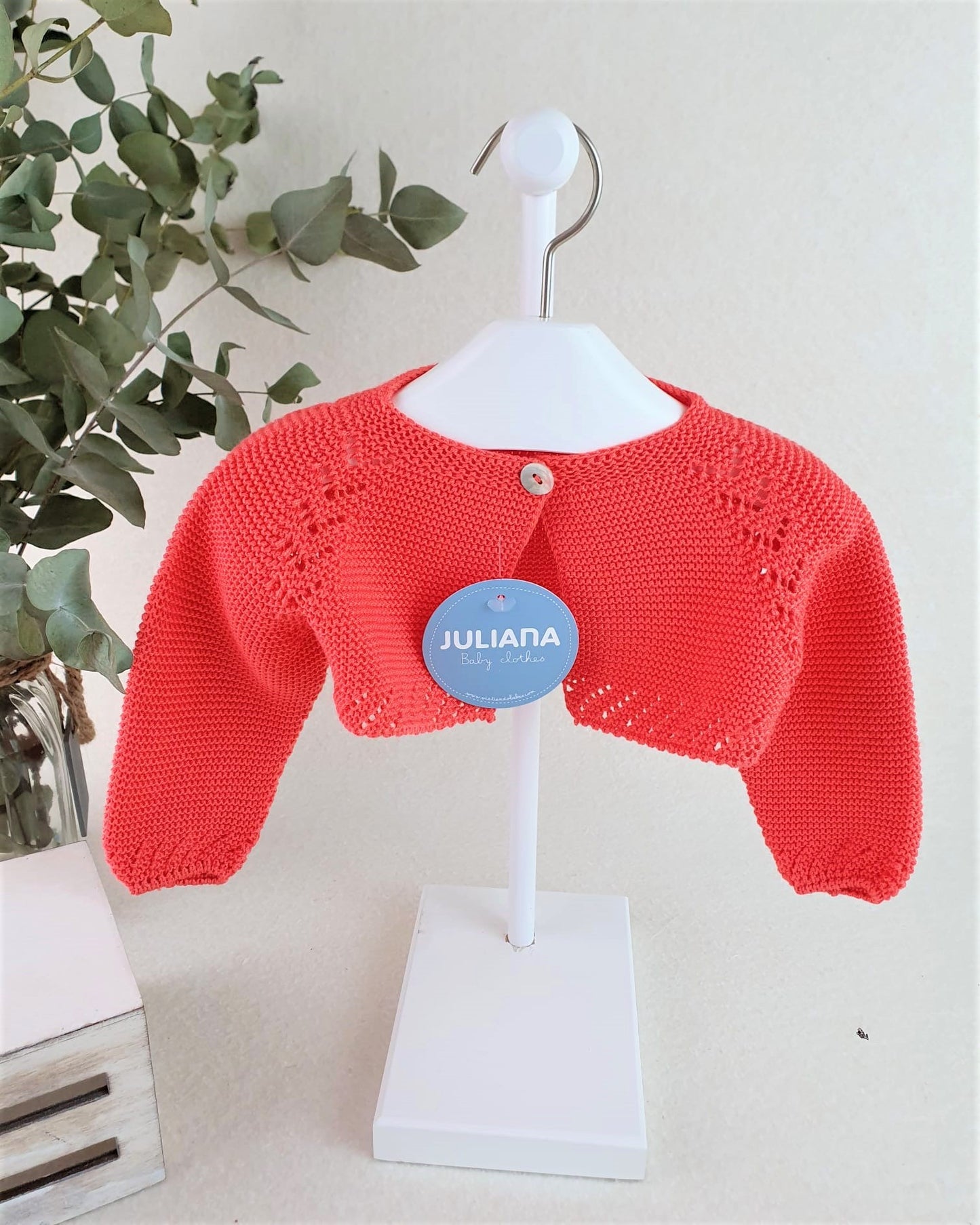 Chaqueta de niña con calados