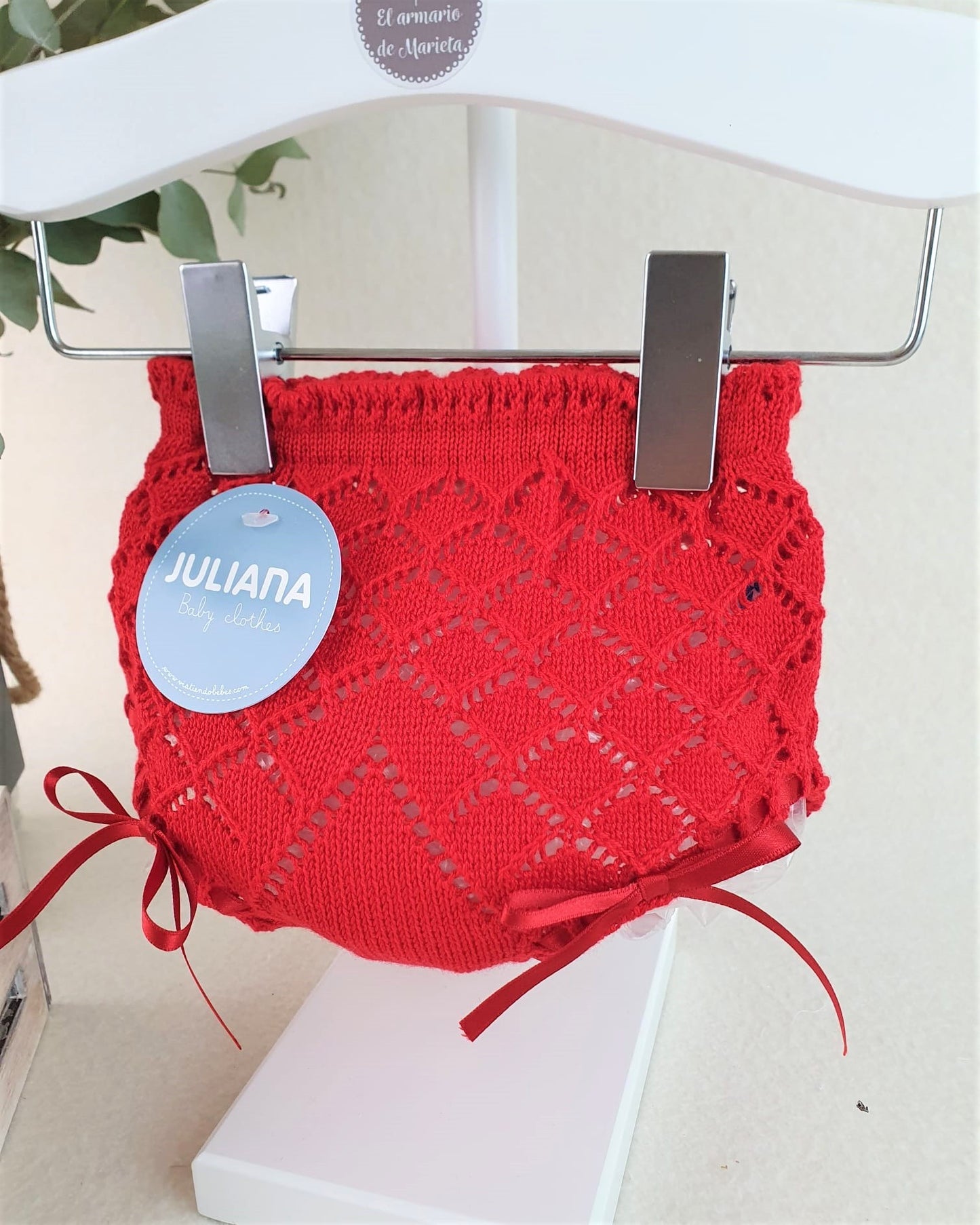 Braguita de hilo con calado en forma de rombos