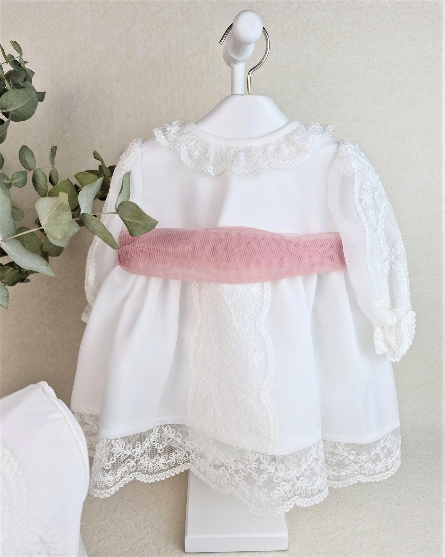 Jesusito organza con encajes y capota