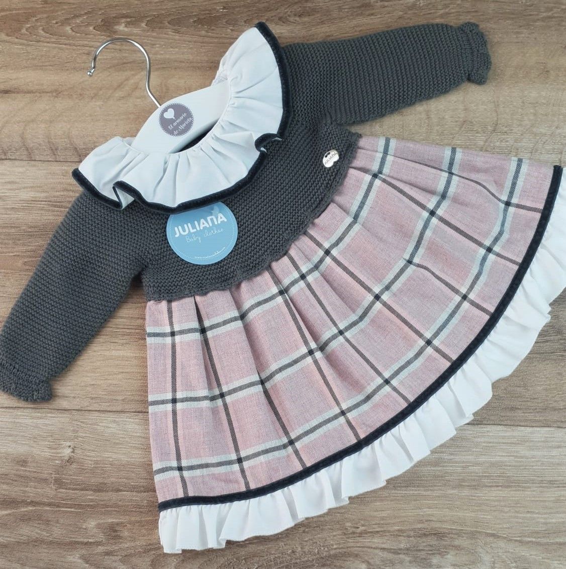 Vestido de punto y tela cuadros con volantes