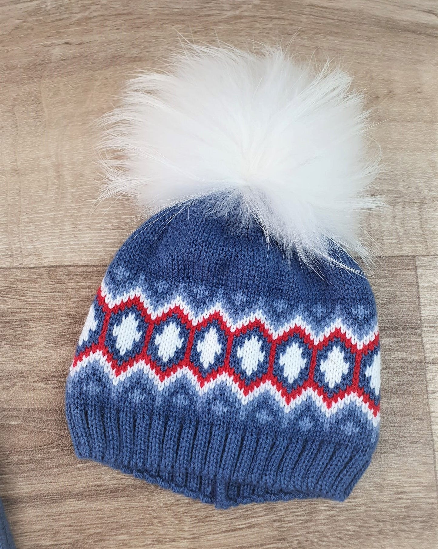 Bufanda y gorrito cenefa con pompom de pelo