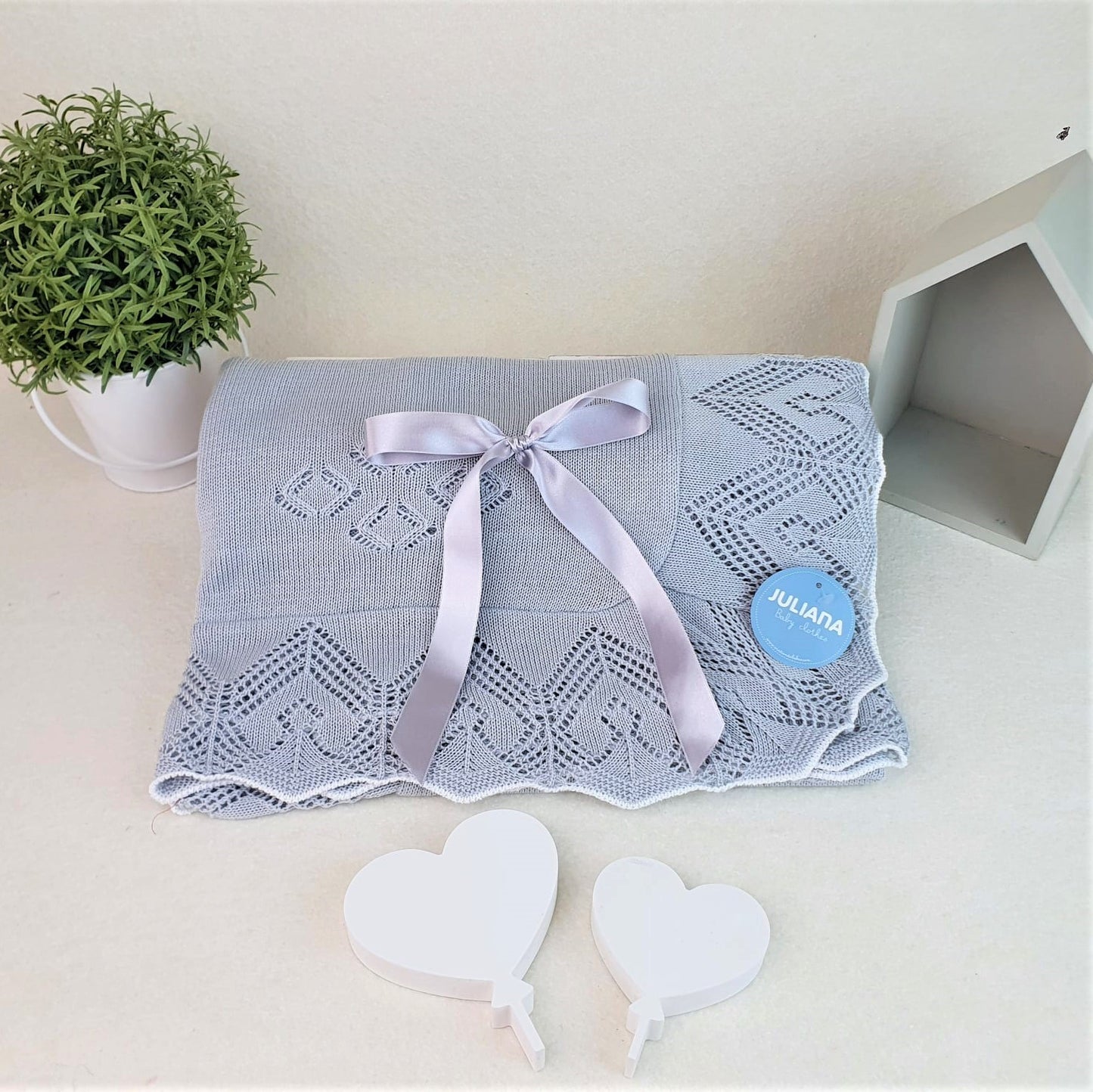 Toquilla de rombos con volante calado