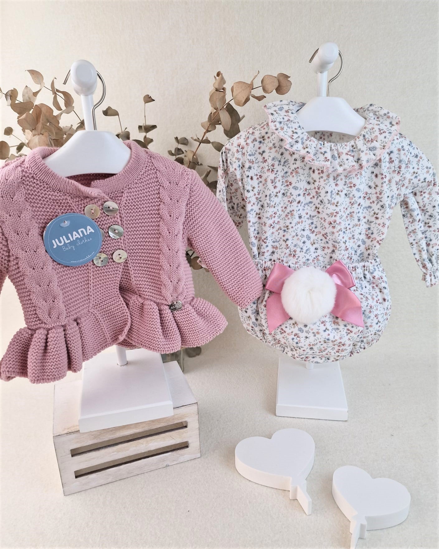 Conjunto de niña con chaqueta y braguita de flores