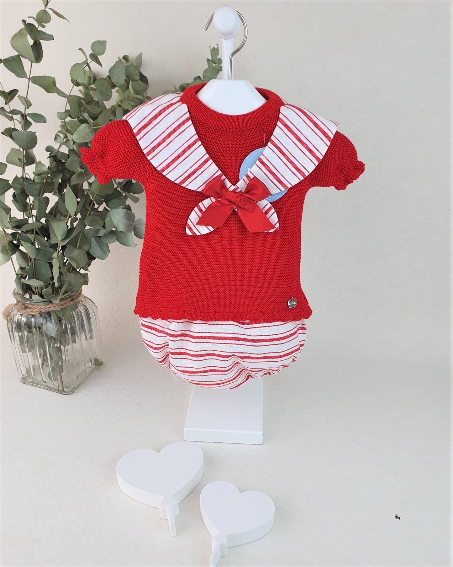 Conjunto con braguita de tela rayada y jersey con babero