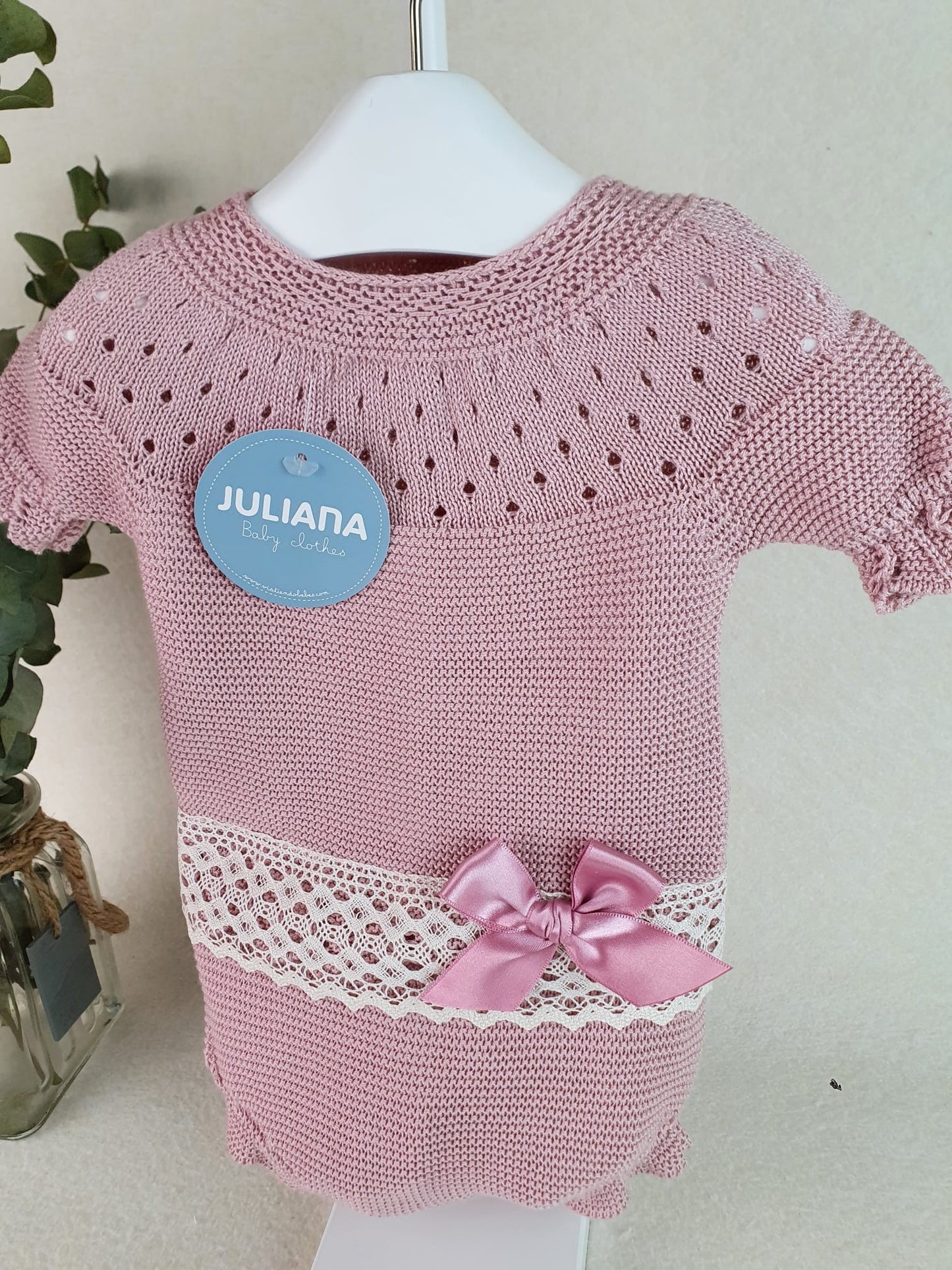 Conjunto con braguita de hilo y jersey con canesú y puntilla