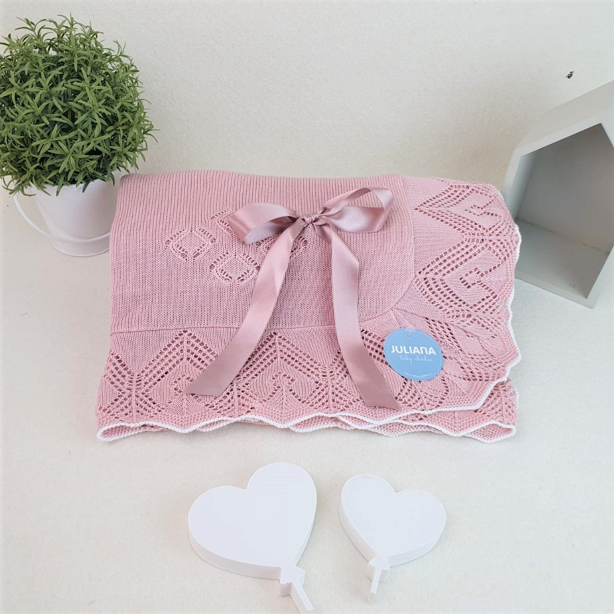 Toquilla de rombos con volante calado