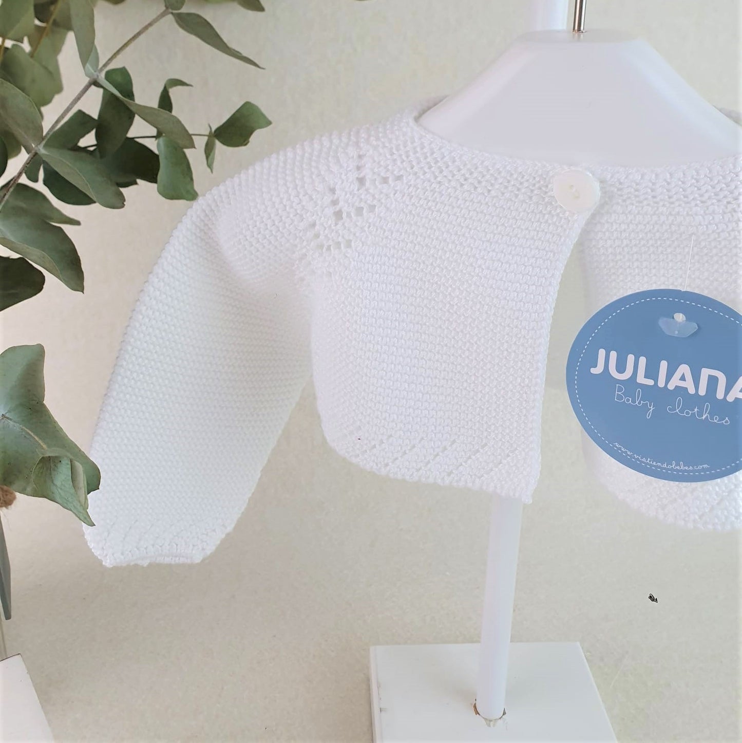 Chaqueta de niña con calados