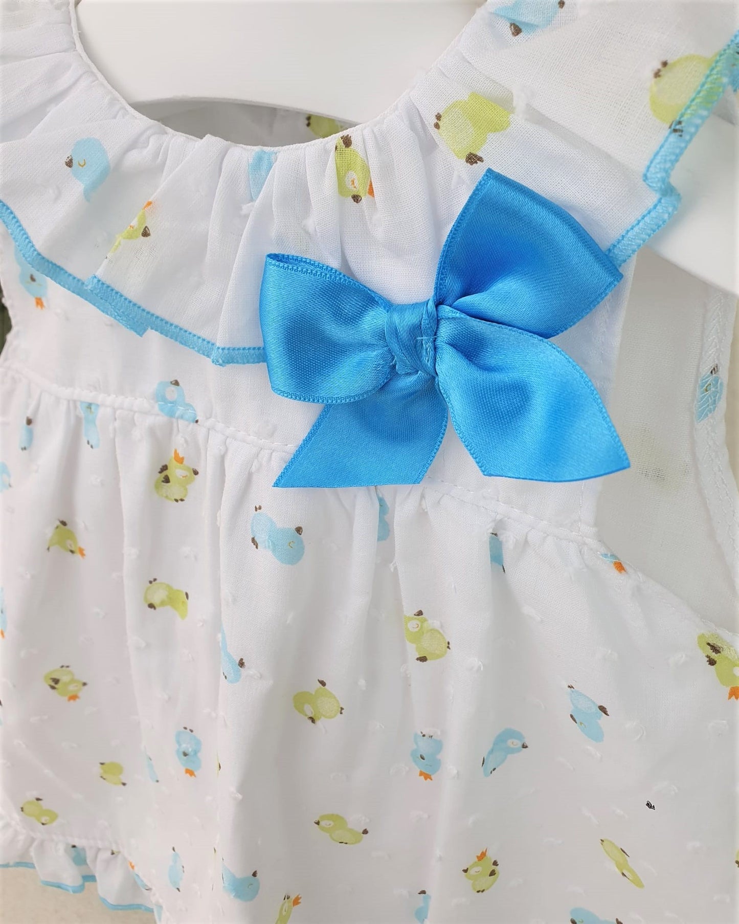 Vestido enterizo de tela de pollitos