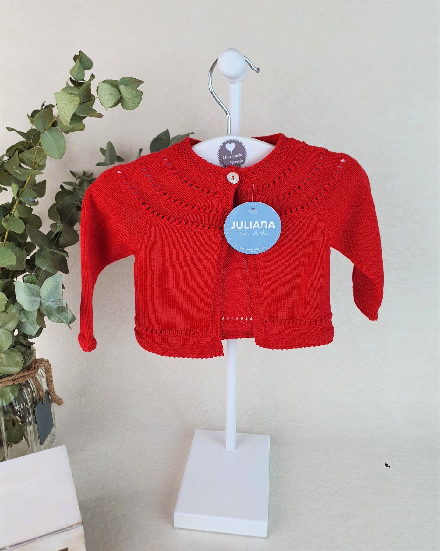 Chaqueta de hilo con calados bajo el cuello