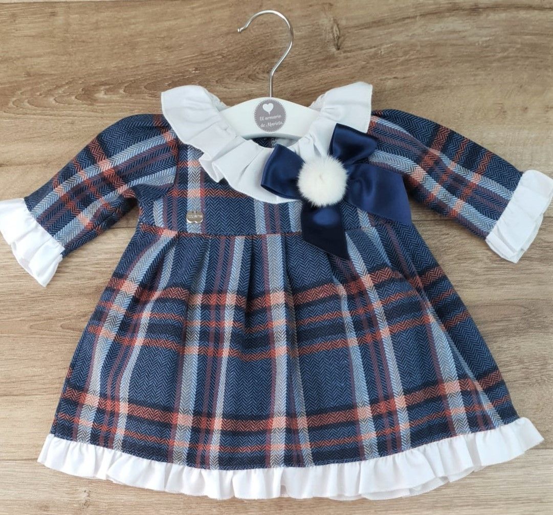 Vestido enterizo cuadros y volantes de tela