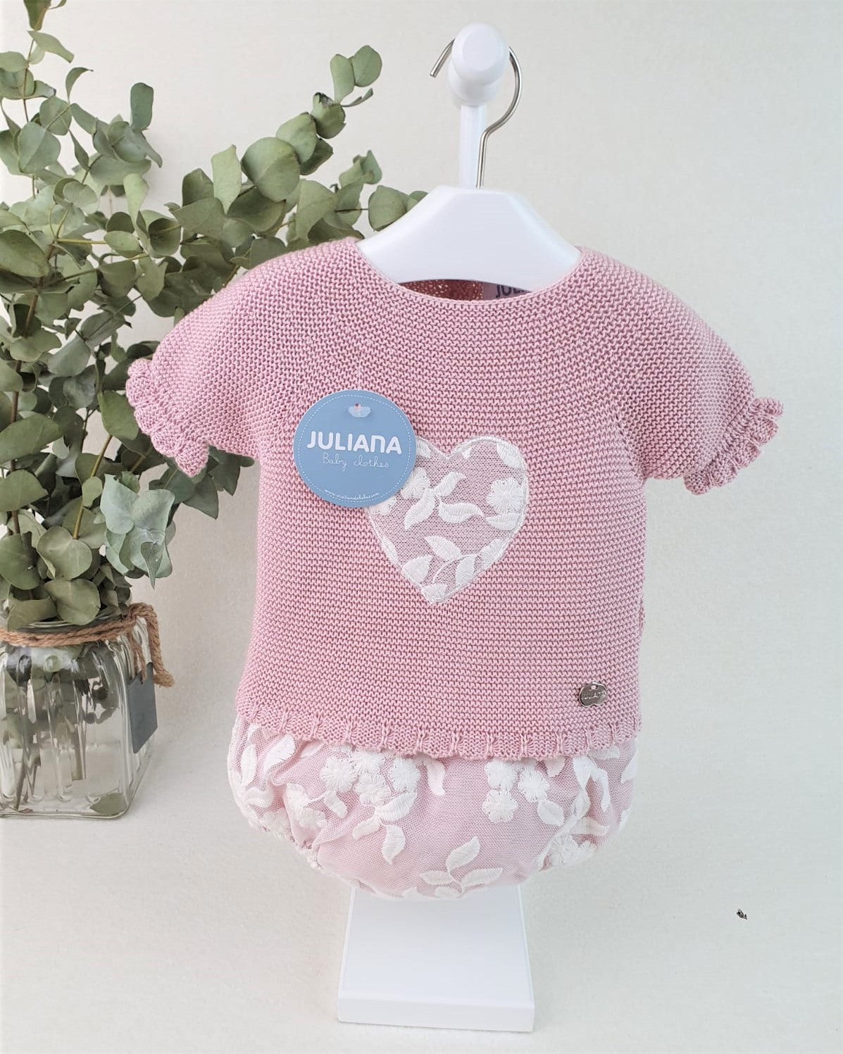 Conjunto con braguita de encaje y jersey con corazón