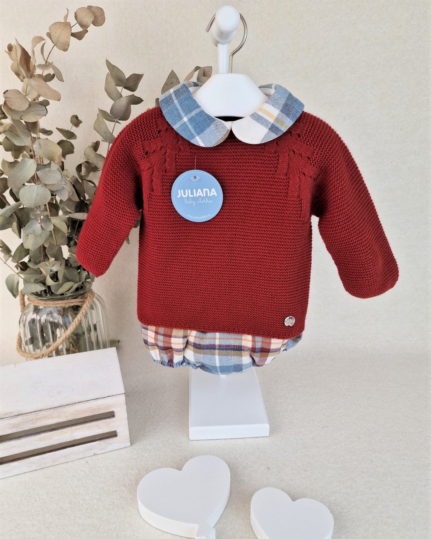 Conjunto con pololo de tela cuadros y cuello bebé