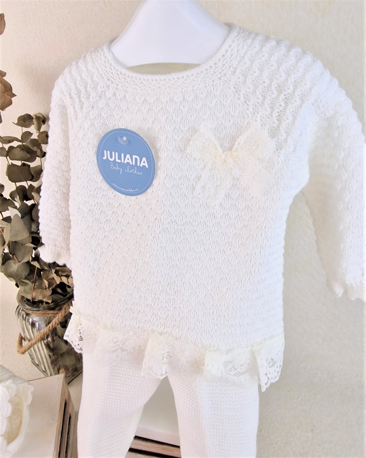 Conjunto con polaina y capota recogidas y puntilla