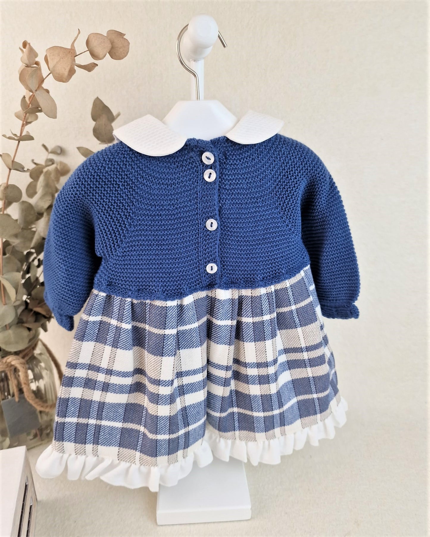 Vestido de cuerpo de punto con tela de cuadros y dos pompones