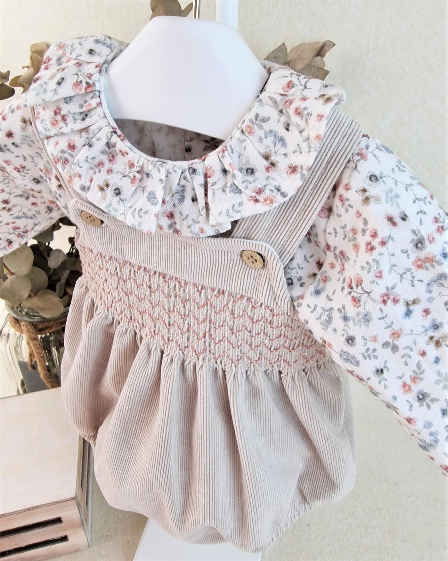 Pelele con camisa con volante Noa