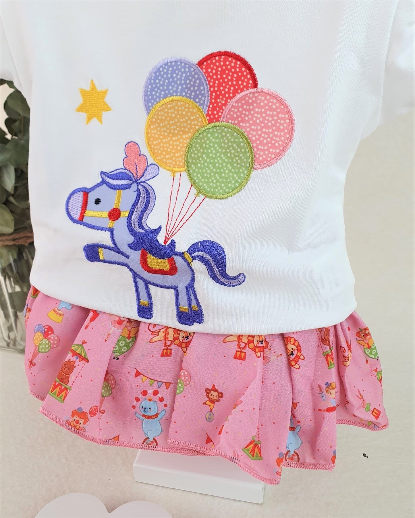 Conjunto de niña casual caballo con globos