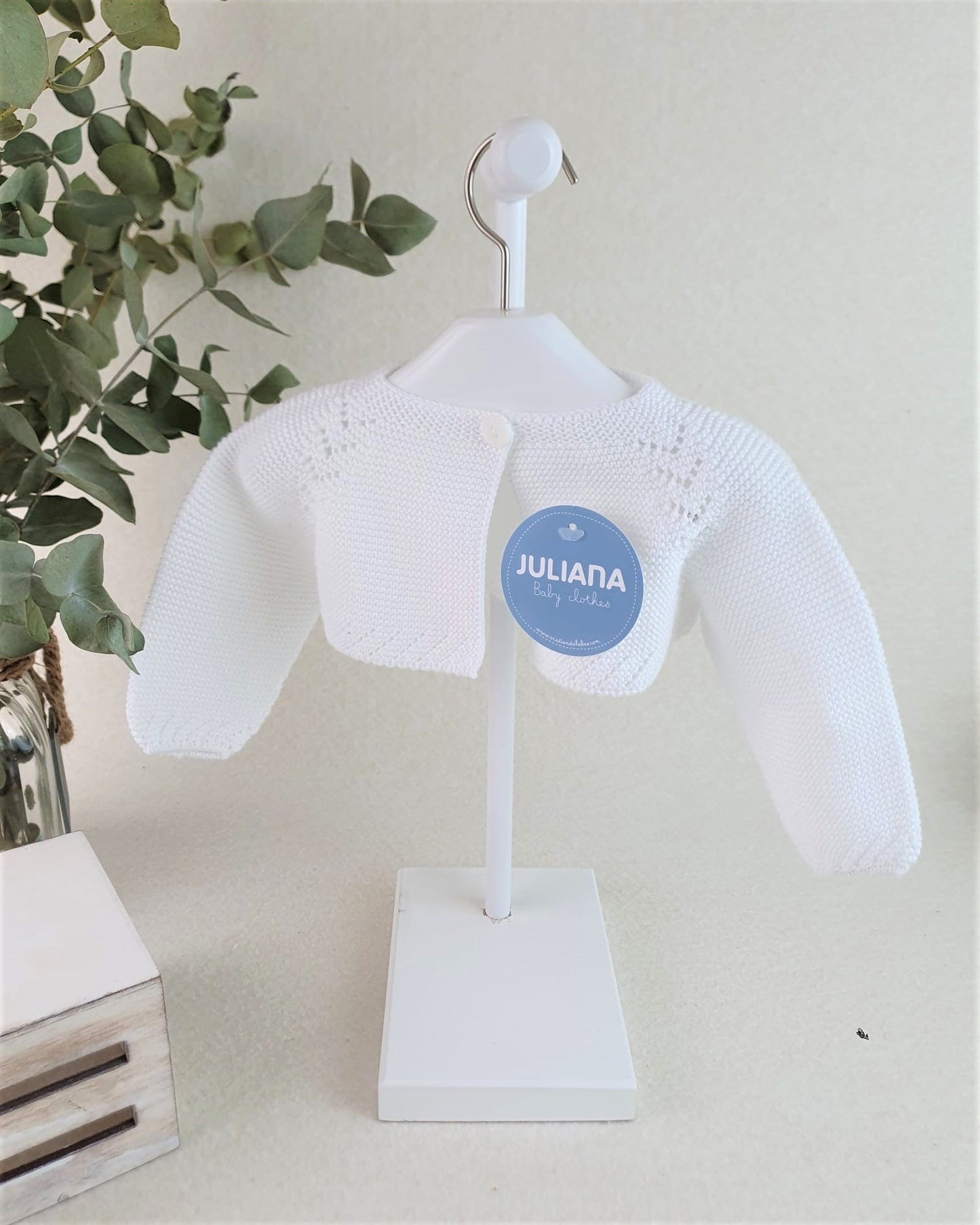 Chaqueta de niña con calados