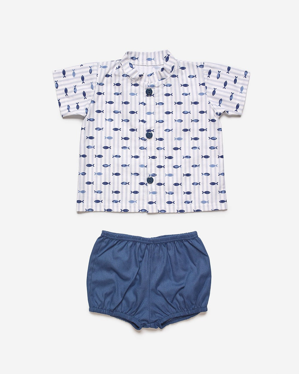 Conjunto con camisa de niño con estampado de peces