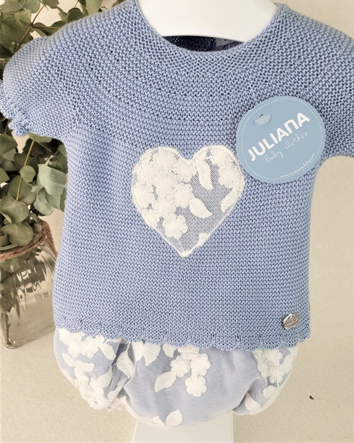 Conjunto con braguita de encaje y jersey con corazón