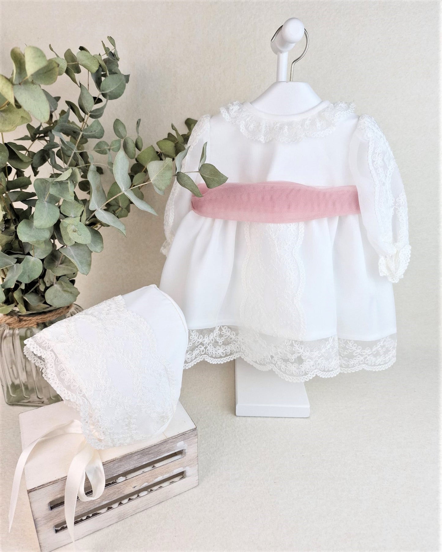 Jesusito organza con encajes y capota