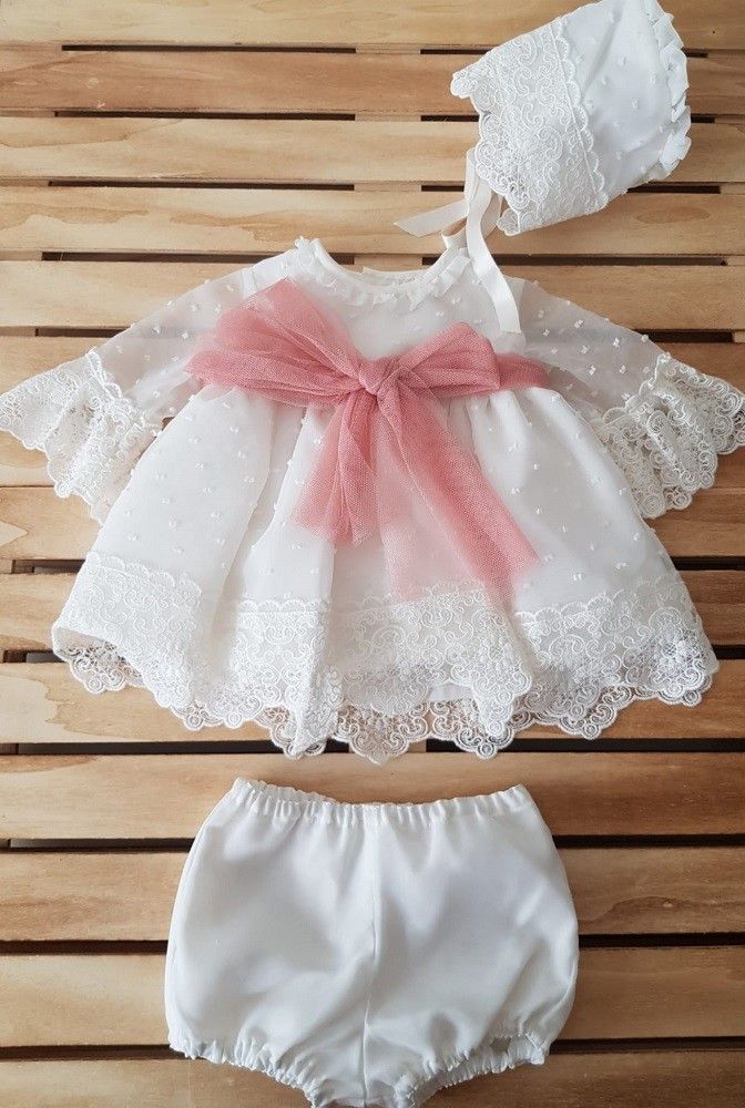 Jesusito de plumeti con organza y capota