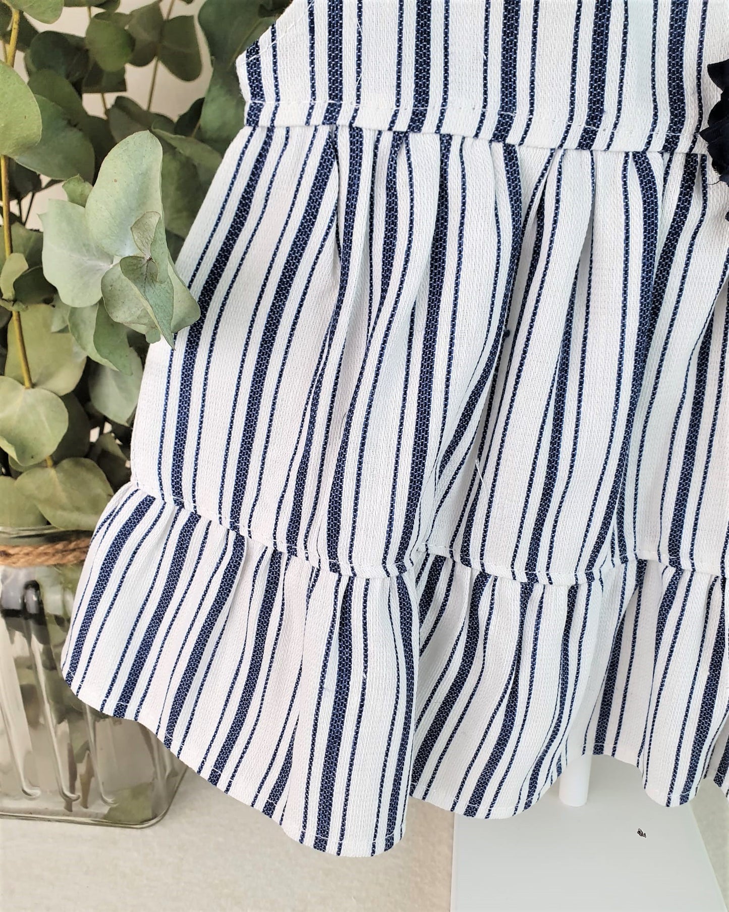 Vestido de dos volantes con rayas