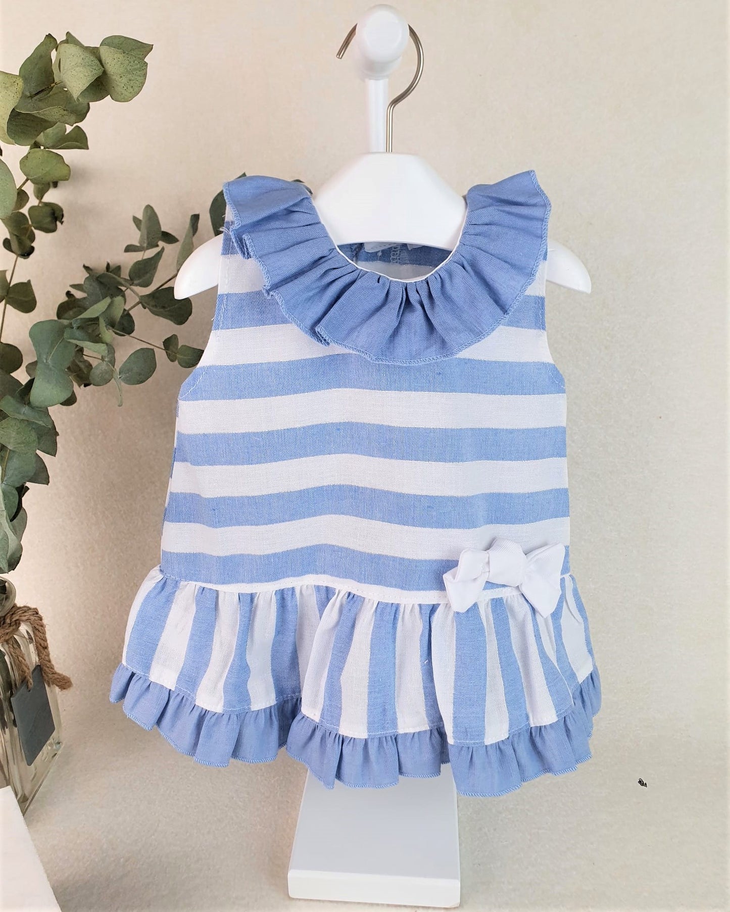 Vestido con talle bajo de tela rayada