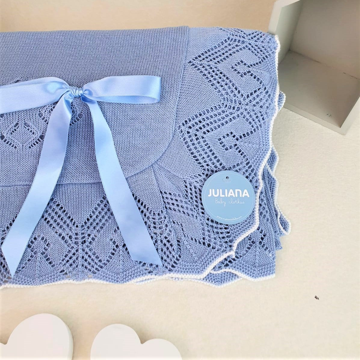 Toquilla de rombos con volante calado