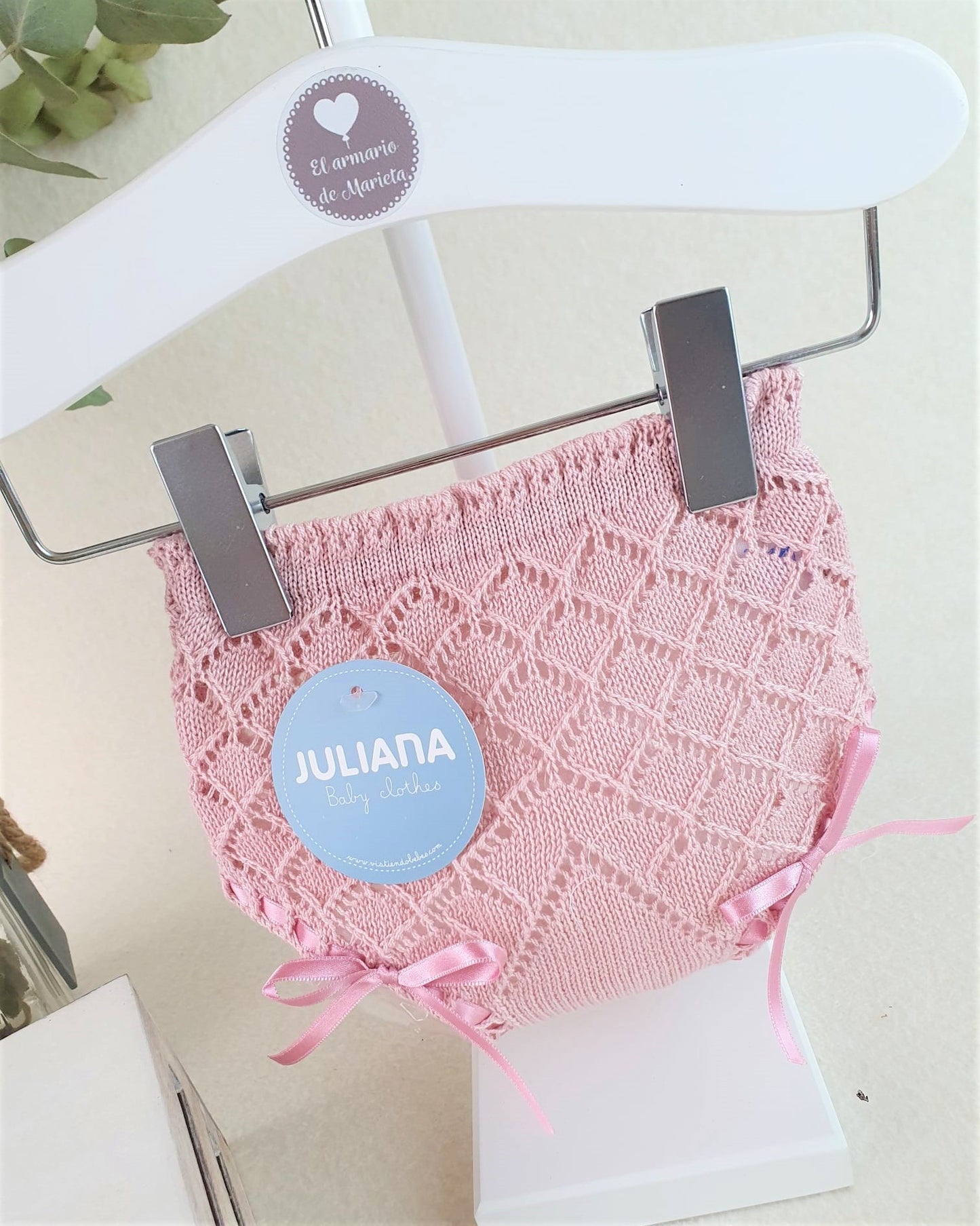 Braguita de hilo con calado en forma de rombos