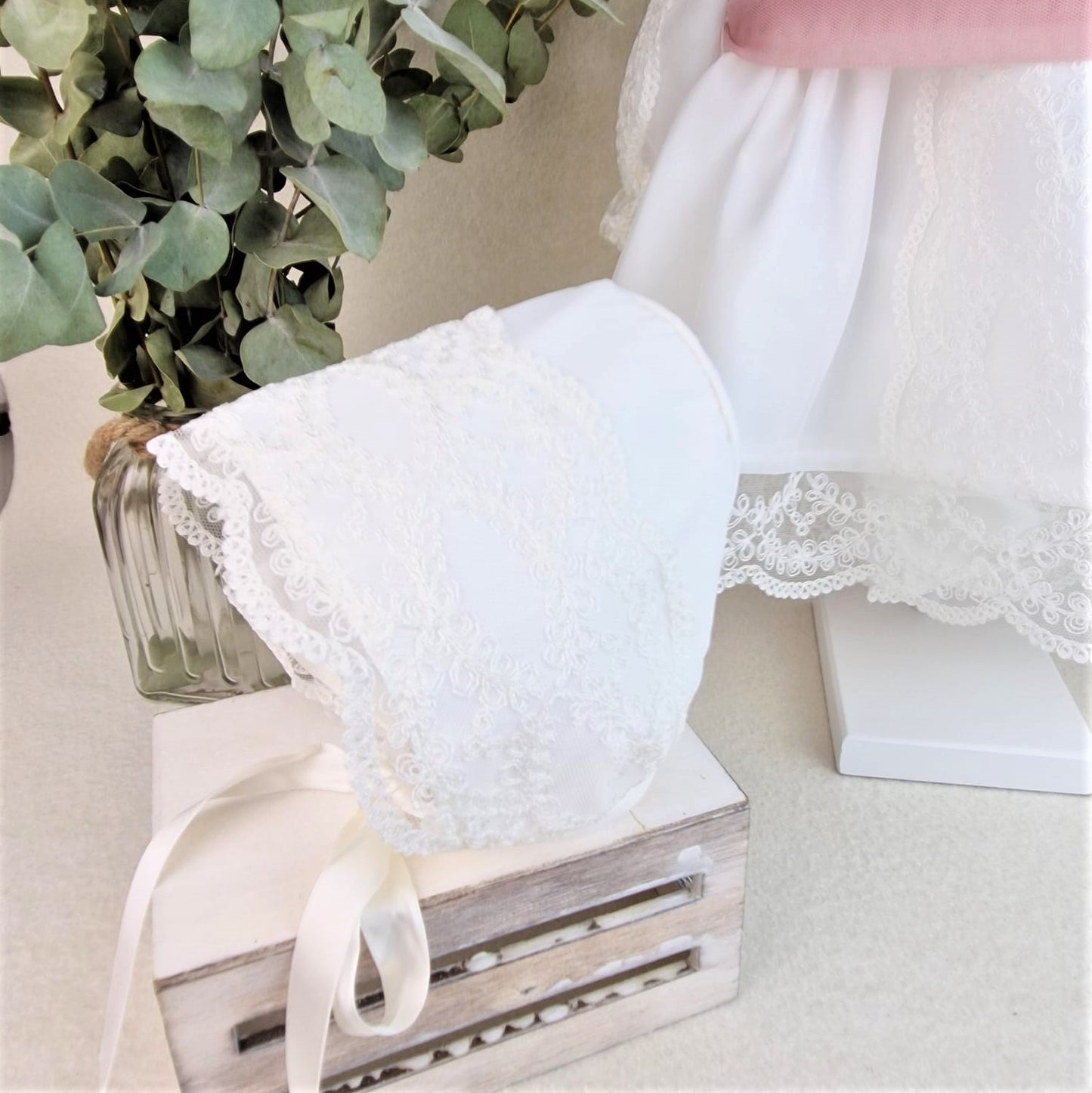 Jesusito organza con encajes y capota