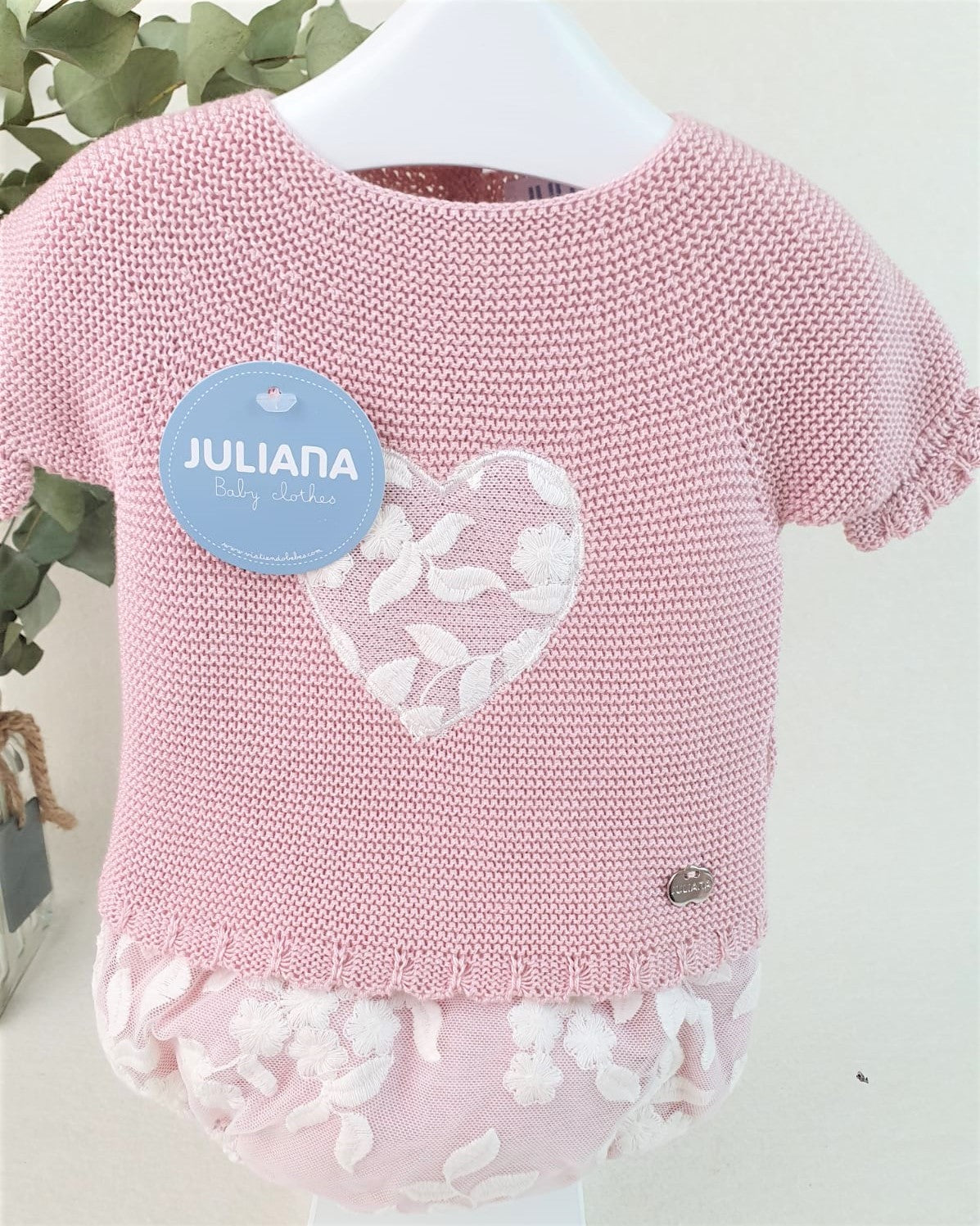 Conjunto con braguita de encaje y jersey con corazón