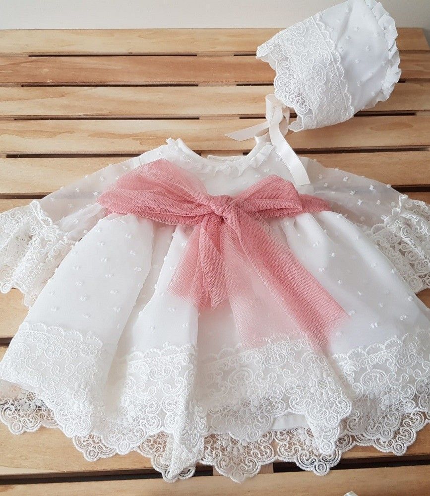 Jesusito de plumeti con organza y capota