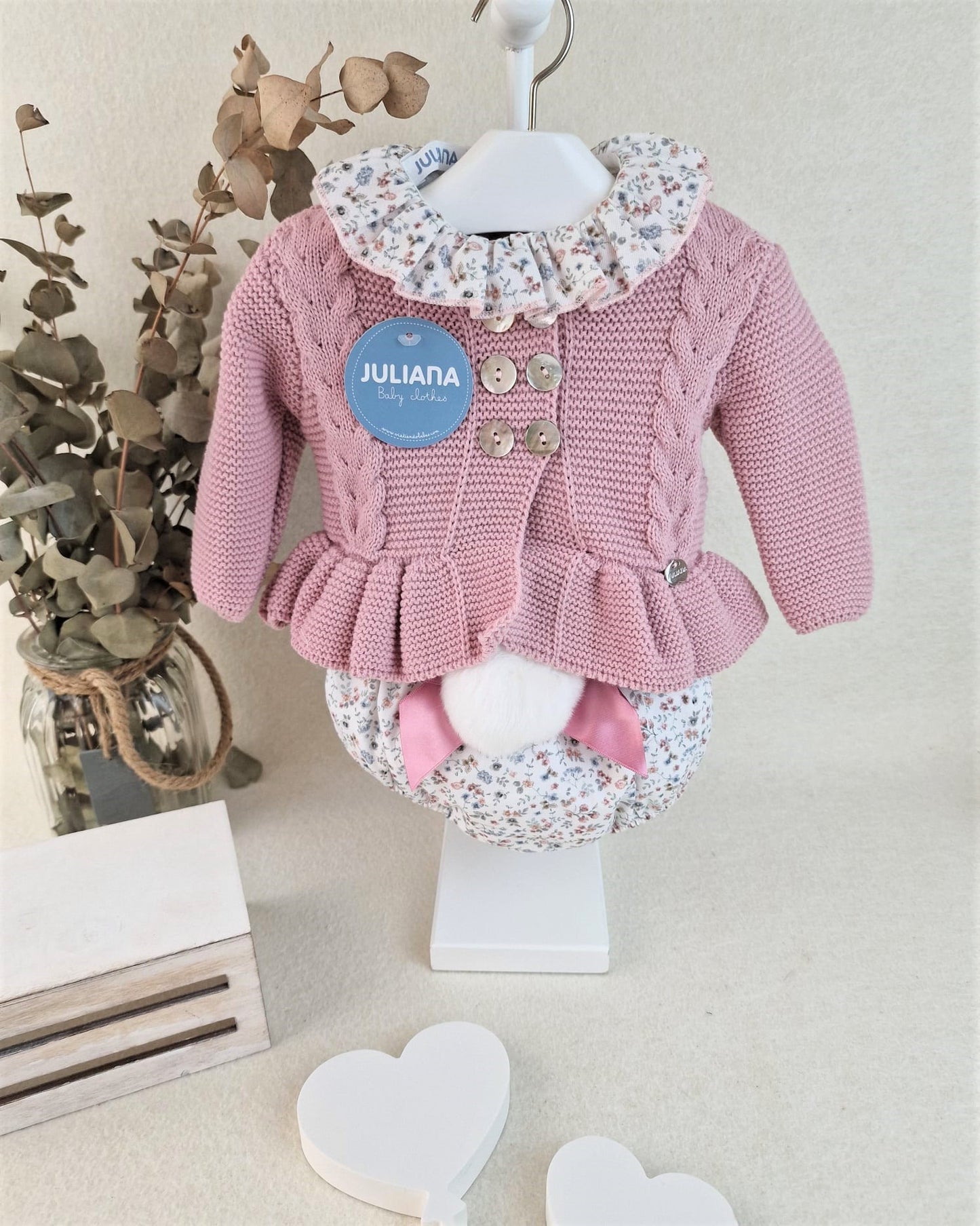 Conjunto de niña con chaqueta y braguita de flores